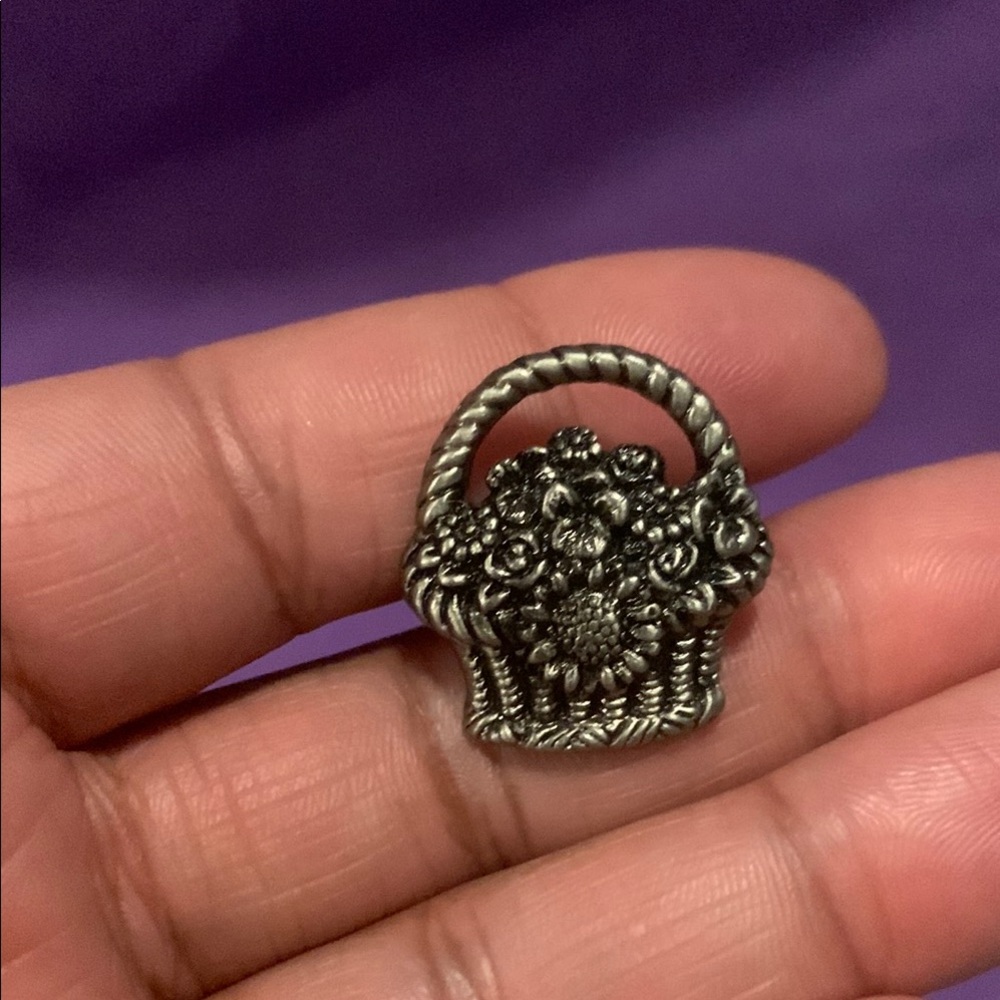 Elegant vintage Silver Floral Basket Brooch